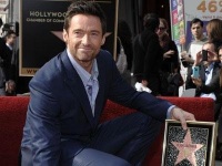 El actor como de costumbre bromeó sobre su fama y saludó a sus cientos de fans.